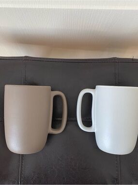 $96 Brand New Heath Ceramics Fawn Cocoa & Sea Mist 4.75" H Large Mugs (set of 2)